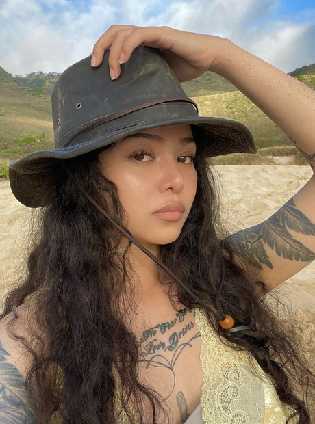 Bella Poarch curly hair